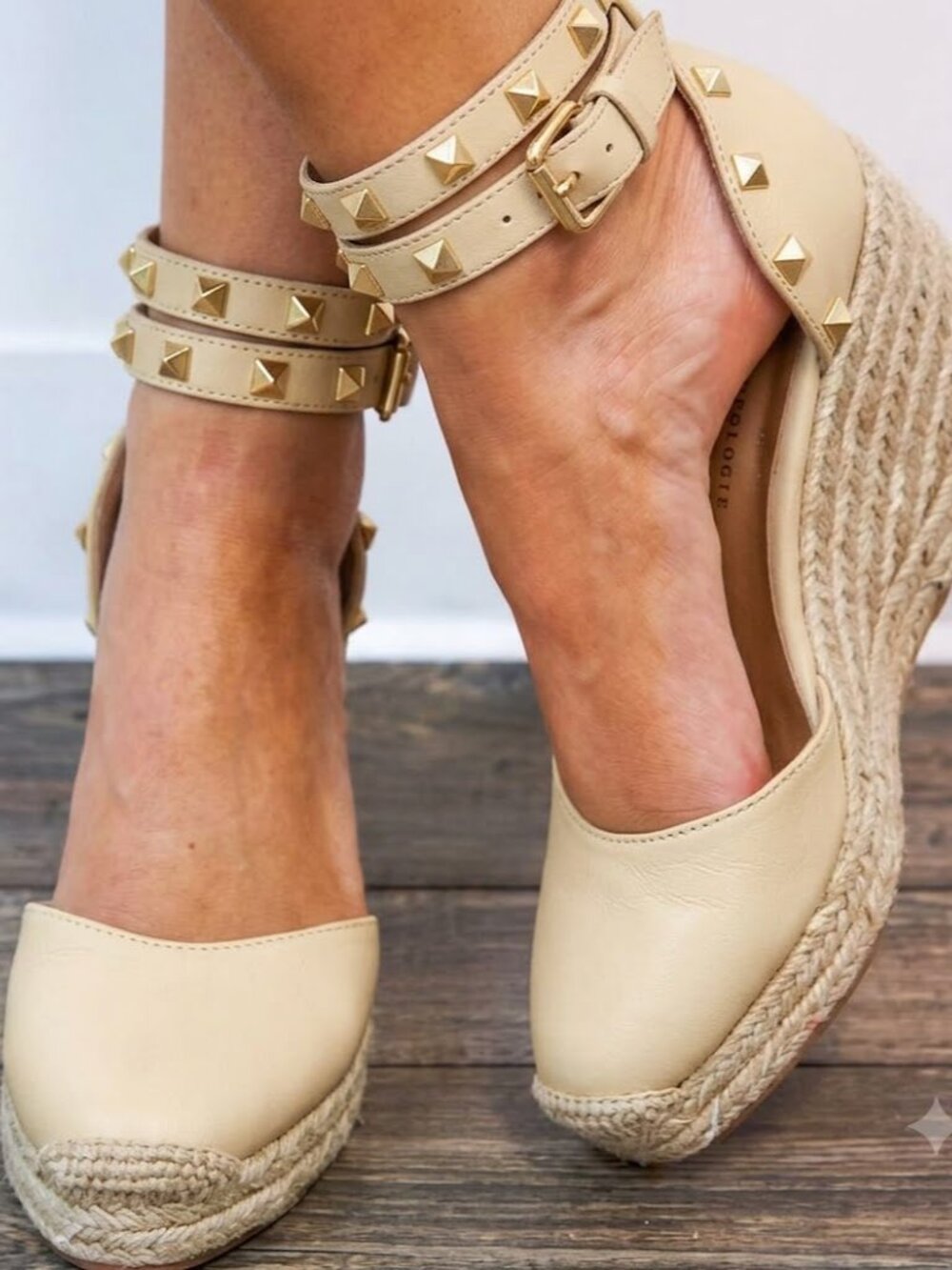 NEW Maypol Studded Espadrille Wedges Cream Beige Leather Size 9